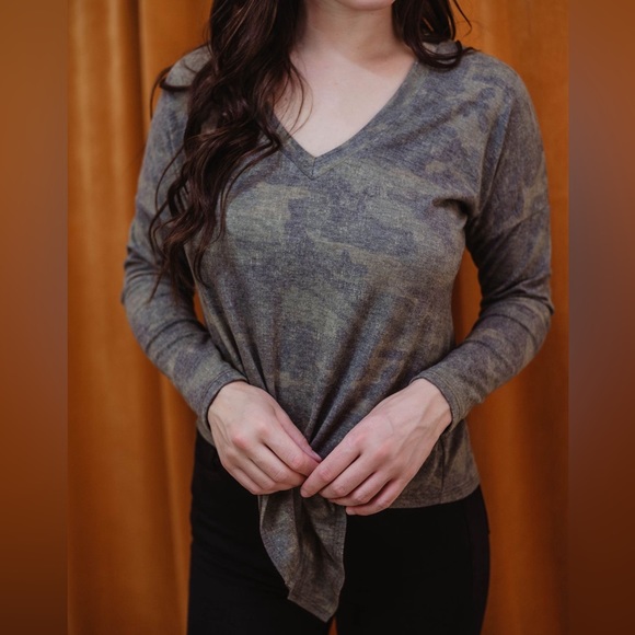 NWT Veronica M Front Tie Long Sleeve Tee | Medium | Camo Print - Picture 2 of 4